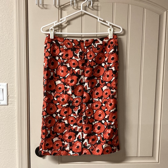 Boden Beautiful Silk Pencil Skirt Lined Pleats Floral Zipper Back Vent - Picture 4 of 6